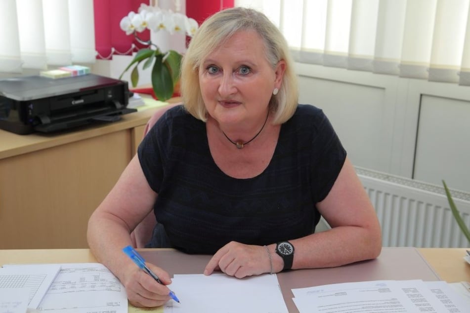 Karin Knörndel (61) vom Demokratischen Frauenbund aus Dresden, lehnte Hilfe zum
Aufbau einer selbständigen Tafel in Heidenau bisher ab.