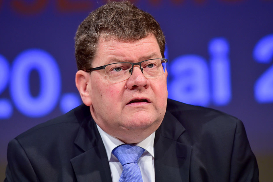 Sozialdezernent Philipp Rochold (55, parteilos) sucht im Amtsblatt einen neuen Kita-Betreiber.
