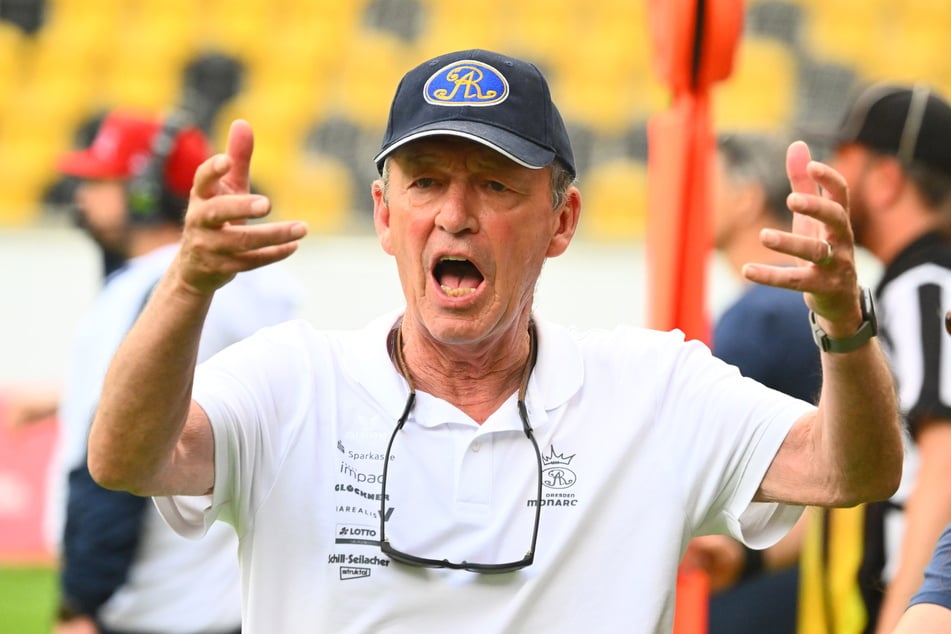 Headcoach Greg Seamon (70) sieht bei den Monarchs noch jede Menge Arbeit.