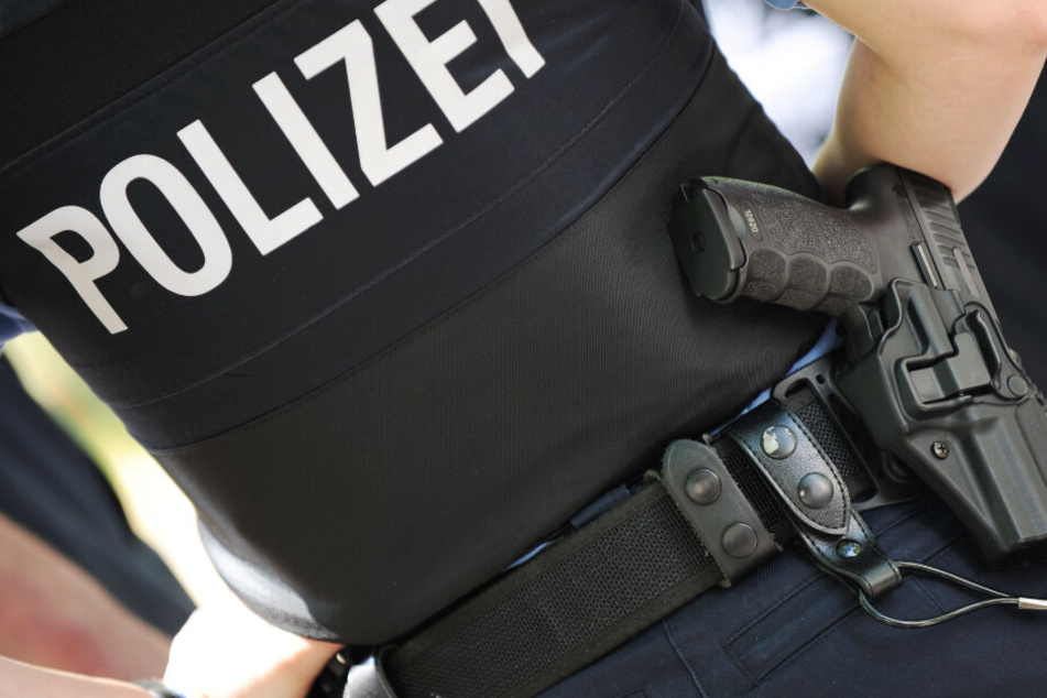 Die Polizei nahm zwei Verdächtige fest, einer davon sitzt inzwischen in Untersuchungshaft (Symbolbild).