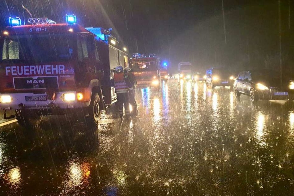 Auf der A9 hat es in der Nacht zu Sonntag heftig gekracht.