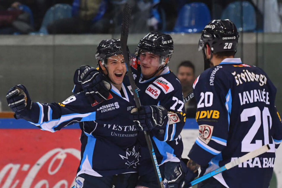 Der Jubel zum 3:2 vom Eislöwen-Schützen Timo Walther (l.) wirkte wie eine Befreiung.