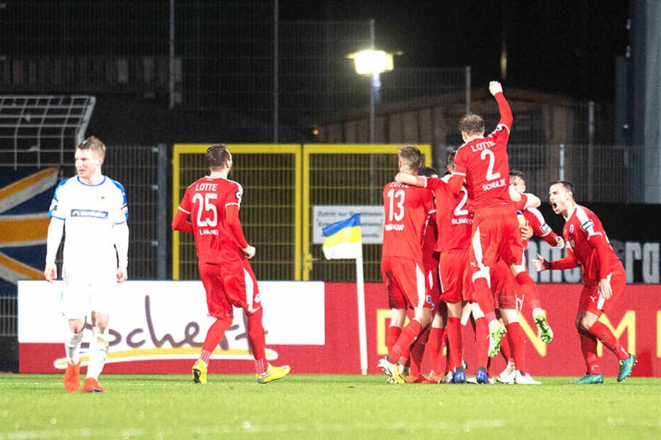 Durch ein Eigentor von René Eckardt gingen die Sportfreunde Lotte in Führung.