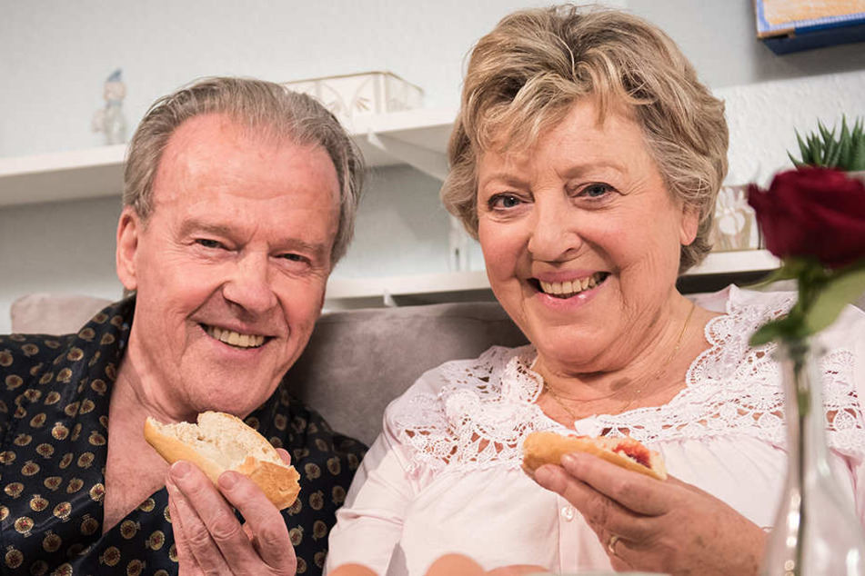 Lindenstraße kommt jetzt häppchenweise! Wie glücklich wird Mutter Helga Beimer mit dem ununterbrochen quasselnden Wilhelm?