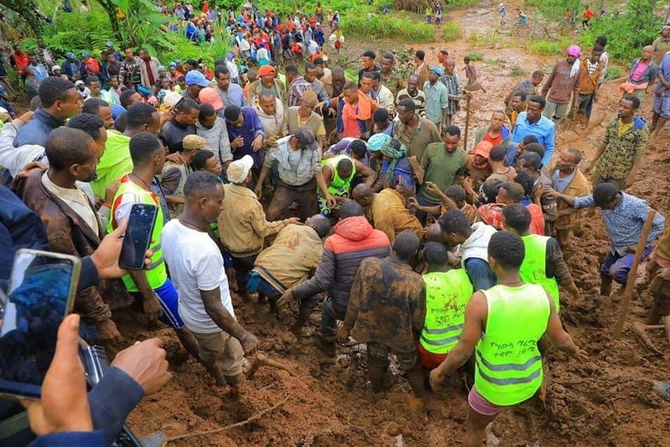 A catastrophic landslide in southern Ethiopia may have killed as many as 500 people, with rescuers desperately digging for victims still trapped under the mud.