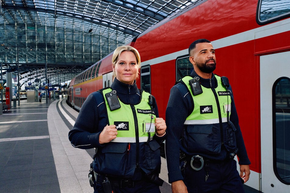 Wo täglich Menschen unterwegs sind, sorgen Sicherheitskräfte der DB Sicherheit GmbH für Struktur, Ruhe und ein sicheres Gefühl.