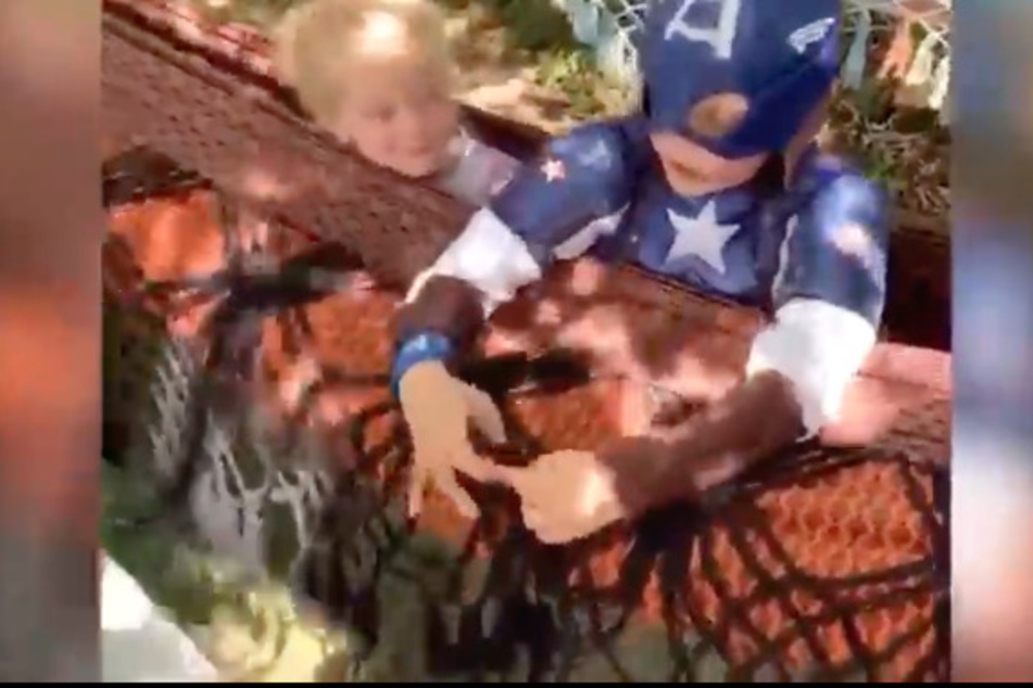 Bridger Walker (6) im Captain America-Kostüm.