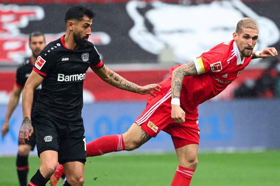Leverkusens Kerem Demirbay (27, l.) im Zweikampf mit Unions Robert Andrich (26). Sind die beiden vielleicht bald Mannschaftskameraden?