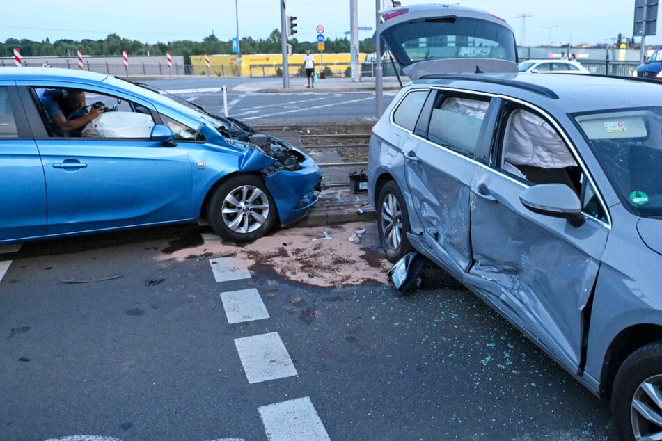 VW-Fahrer will trotz Verbot abbiegen: Ein Verletzter bei Crash auf Berliner Brücke