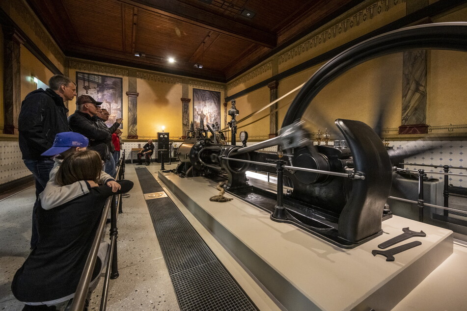 Im Chemnitzer Industriemuseum könnt Ihr die historische Dampfmaschine in Betrieb erleben.