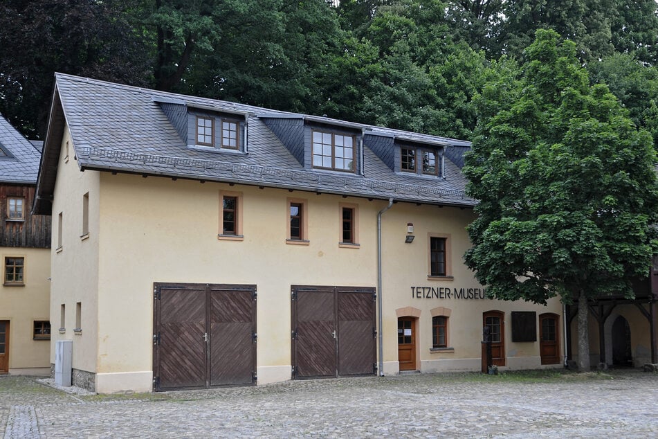 Im Jahre 2002 wurde in der Hessenmühle in Gersdorf das Tetzner-Museum eröffnet.