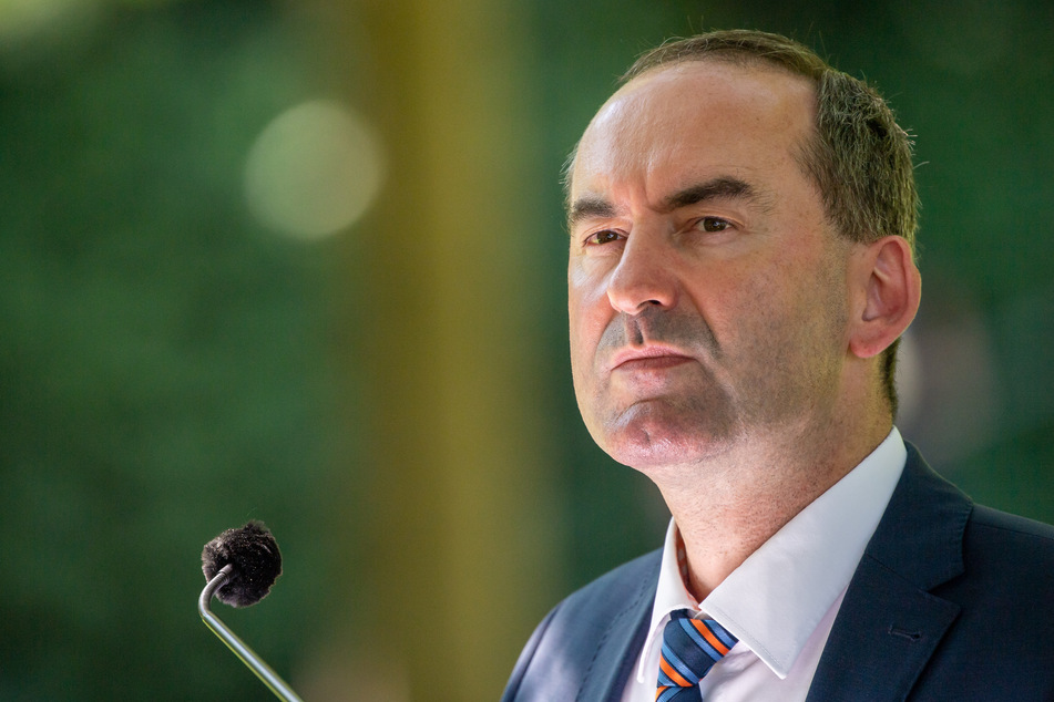 Hubert Aiwanger (Freie Wähler), stellvertretender Ministerpräsident und Staatsminister für Wirtschaft, Landentwicklung und Energie, unterstützt das Vorhaben des Bundesfinanzministers Olaf Scholz.