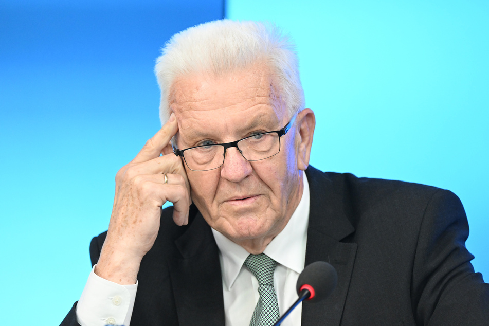 Ministerpräsident Winfried Kretschmann (74, Grüne) hat zur Ausrichtung im Hinblick auf eine Wiedereröffnung der Corona-Impfzentren geäußert.