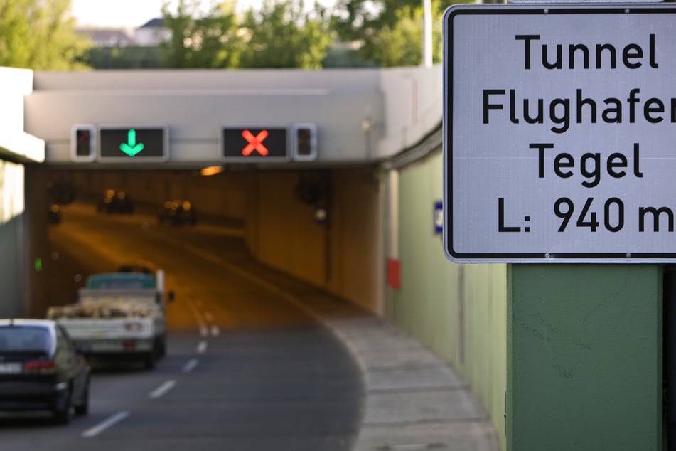 Berlin: Tunnel Flughafen Tegel wegen Höhenkontrolle kurzzeitig gesperrt