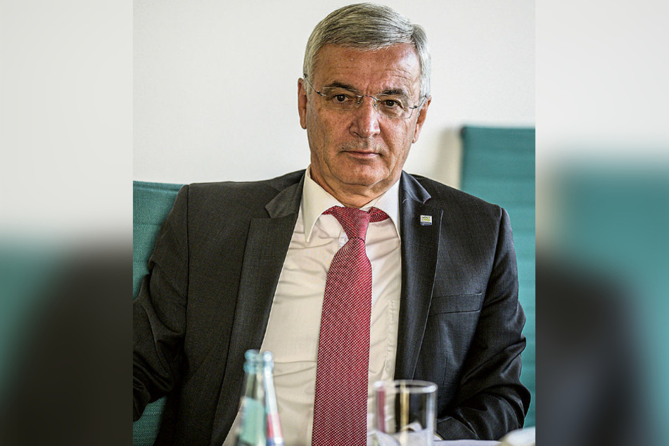 Auch sein Amt gab Corona-Daten weiter: Der Landrat des Vogtlandkreises Rolf Keil (65, CDU).