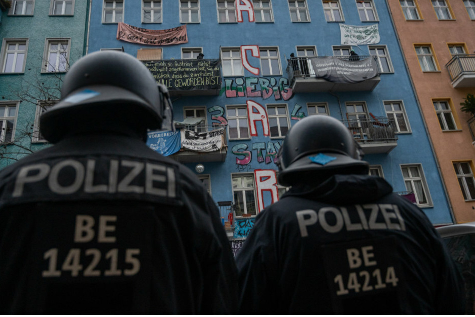 Das Foto zeigt das Symbolhaus der linksextremen Szene in der Rigaer Straße im Friedrichshainer Nordkiez.
