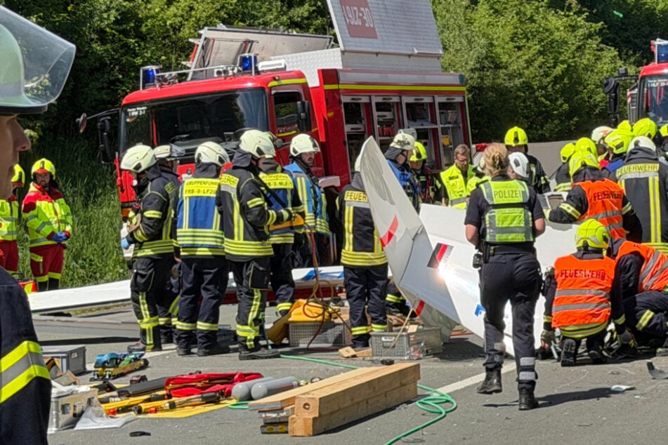 Der Pilot kam bei dem Unfall ums Leben, ein zweiter Insasse wurde schwer verletzt.