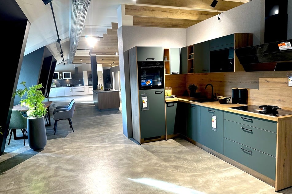 Dieses sächsische Möbelhaus wird am Samstag (27.12.) zur Neueröffnung gestürmt