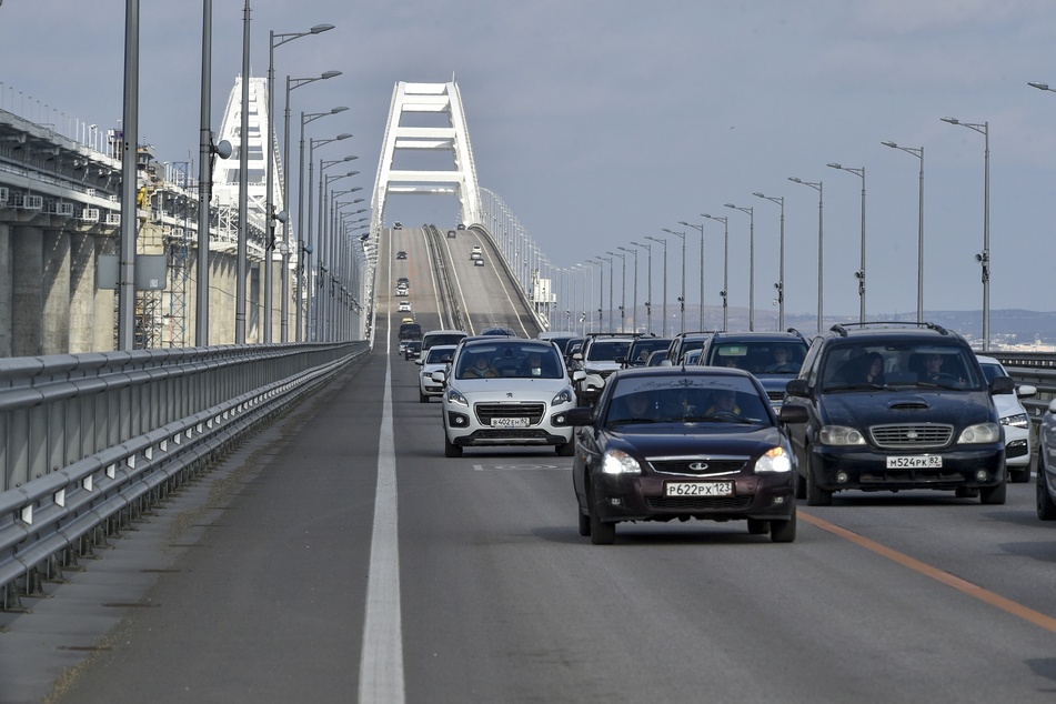 Krim-Brücke verbindet das russische Festland und die Halbinsel Krim über die Meerenge von Kertsch.