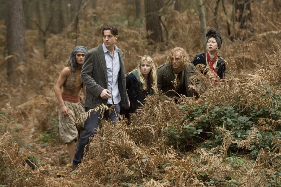 Mo (Brendan Fraser, 54, vorn) und seine Weggefährten auf der Flucht.