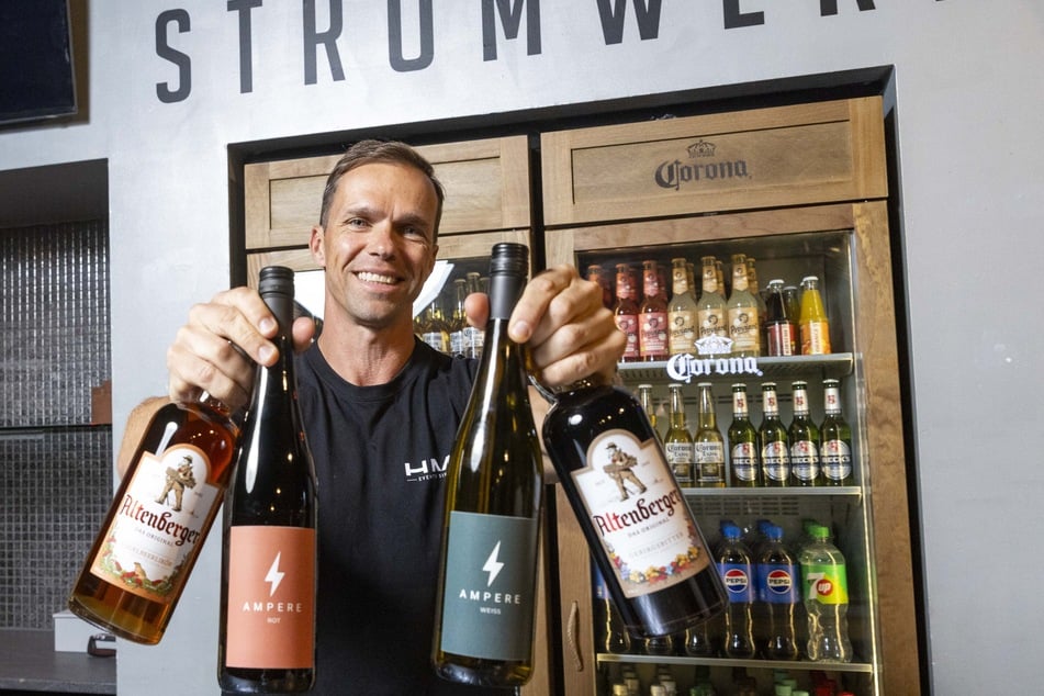Event-Profi Thomas Röpke (46) bewirtschaftet seit diesem Monat das "Stromwerk" - natürlich bestückt er die Bar auch mit seinen Likören.