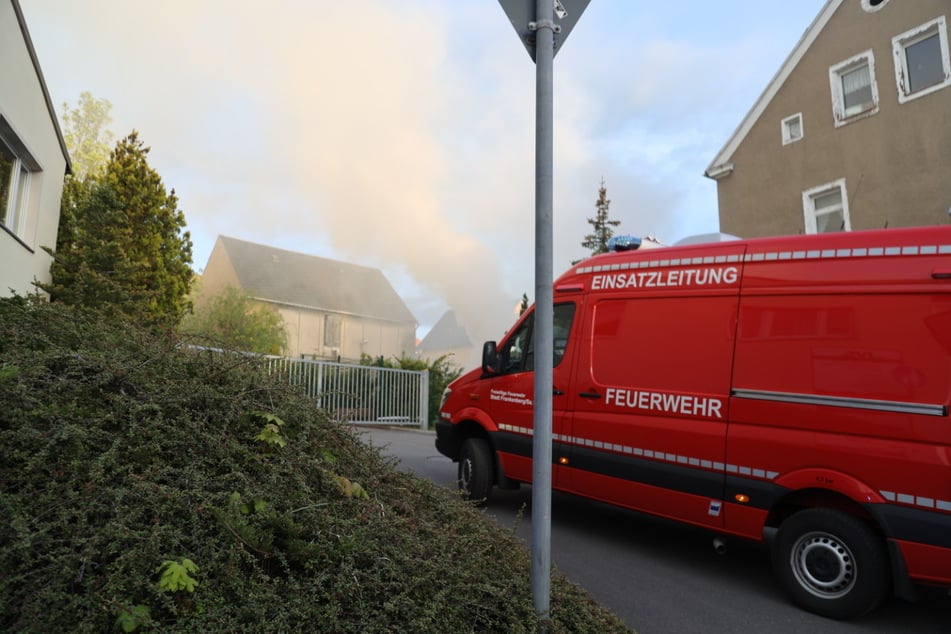 Eine Rauchwolke war am Dienstagabend über Frankenberg zu sehen.