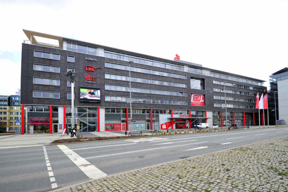 In der Sparkassenfiliale Moritzhof gibt es rund um die Uhr frische Bio-Eier.