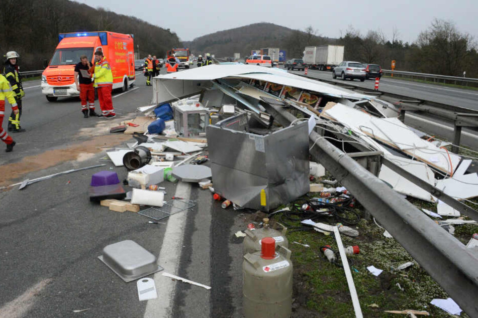 10 kilometer stau auf a2 nach lkw crash gaffer behindern gegenfahrbahn tag24