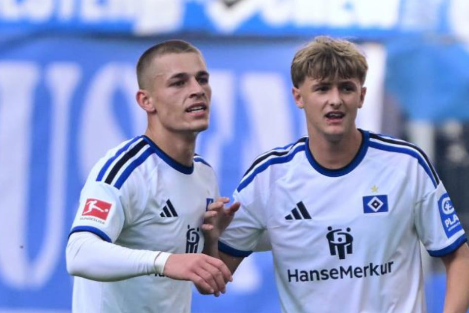 Louis Lemke (17, r.) musste nach dem Spiel gegen den VfB Stuttgart zum Zahnarzt.
