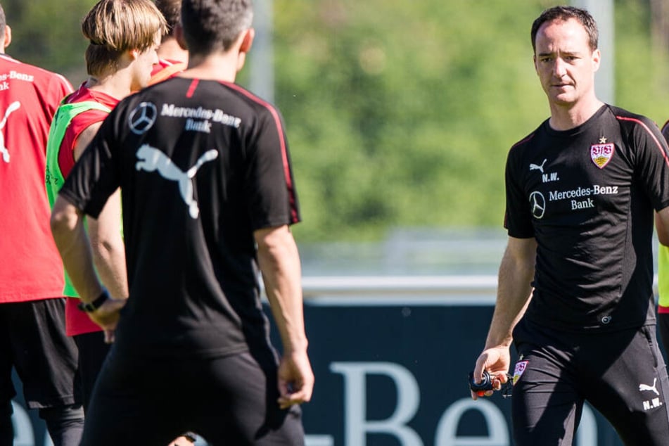 Bei seinem ersten Training als Interimscoach des VfB Stuttgart: Nico Willig.