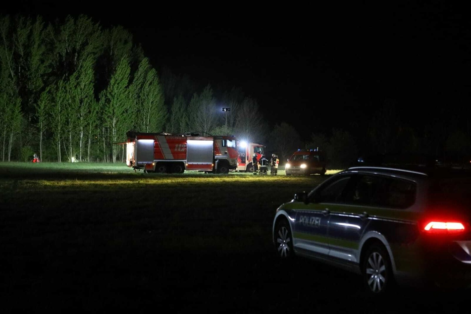 Über Stunden kämpften die Kameraden der Feuerwehr gegen die Flammen an. Trockenheit und Wind hatten dafür gesagt, dass sich der Brand schnell ausbreitete.