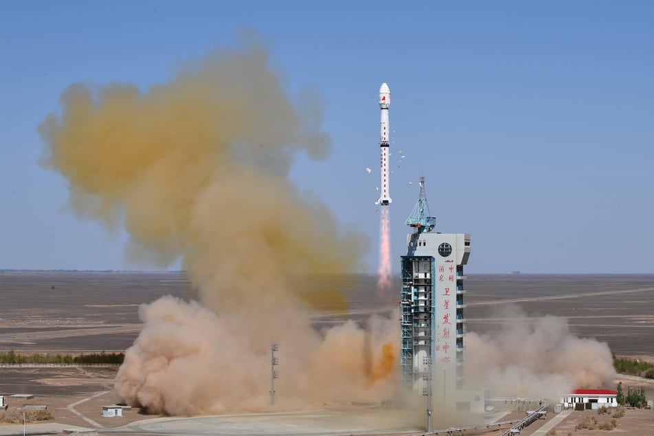 A Long March-4C rocket carrying Yaogan-34 satellite blasted off from the Jiuquan Satellite Launch Center in northwest China on April 30.