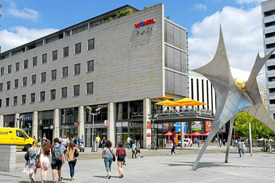 Kaufhaus raus - Hotel rein? Für das Wöhrl-Gebäude gibt es neue Pläne.