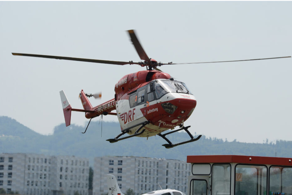 Das Kind wird mit einem Rettungshubschrauber in eine Klinik gebracht. (Symbolbild)