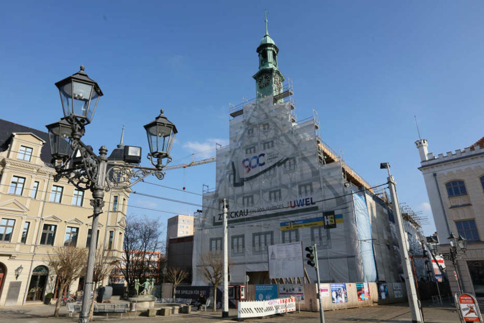 Seit Beginn der Sanierung Ende 2016 ist das Gewandhaus ein Problemkind, ständig treten neue Schwierigkeiten auf.