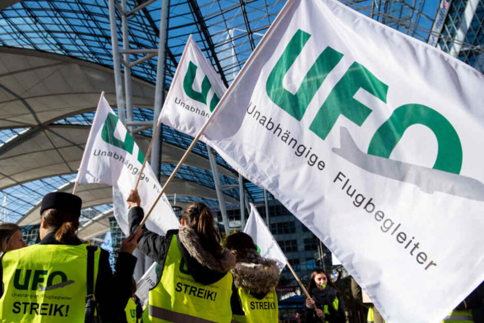 Es könnten wieder weltweit zahlreiche Flüge ausfallen (Symbolfoto)-