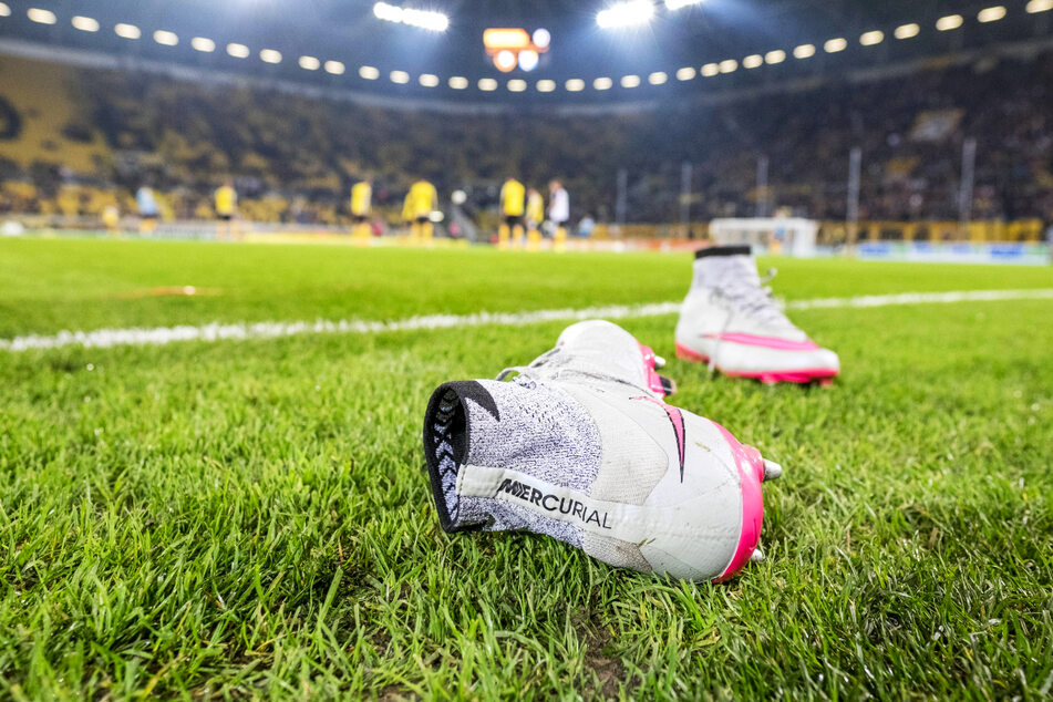 Auf das richtige Schuhwerk kommt es gegen den FC Ingolstadt 04 an. Lange Stollen sind sicher eine gute Wahl.