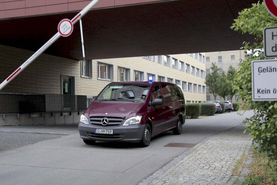 Haftrichtervorführung der beiden Verdächtigen in Chemnitz am Montag. Der Haftbefehl offenbart viele Details der Tat.