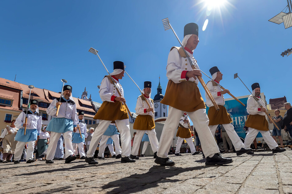 Am Donnerstag startet in Freiberg der "Bergstadtsommer". Ein Höhepunkt ist der Bergaufzug, der am Sonntag geplant ist. Die Stadt war gerichtlich gegen die Corona-Auflagen vorgegangen, jedoch ohne Erfolg. (Archivbild)