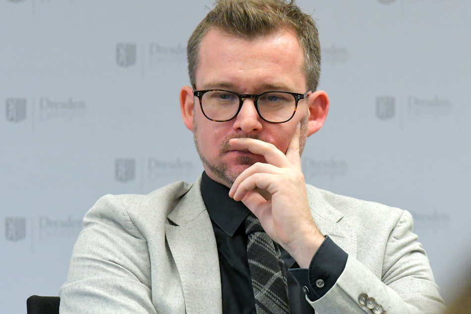Baubürgermeister Raoul Schmidt gibt bekannt, dass durch die Haushaltssperre die Förderung für das Wahrzeichen nicht berücksichtigt werden kann.