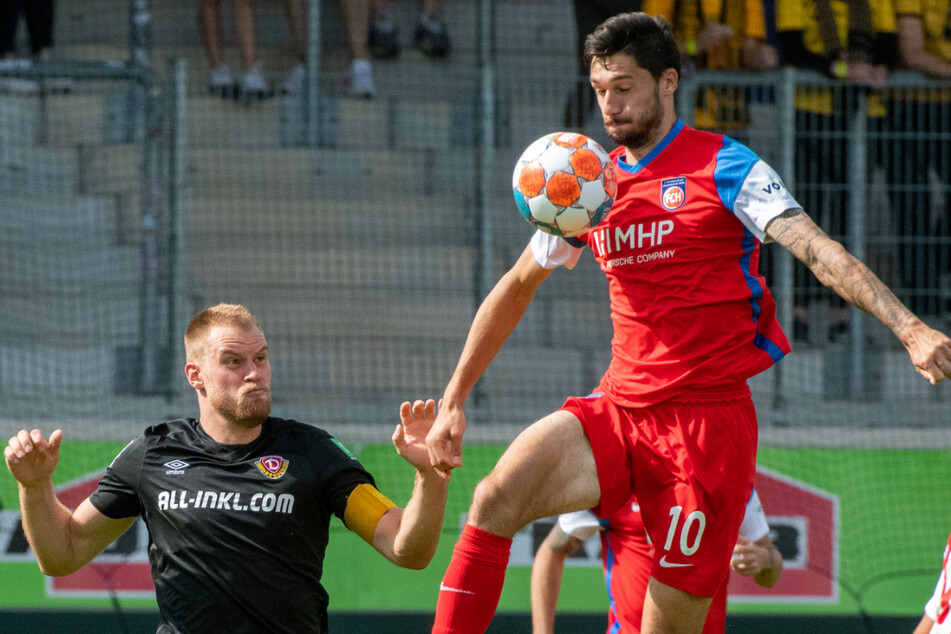 Sebastian Mai (links) bleibt hier zweiter Sieger gegen Tim Kleindienst. Vor dem ersten Tor unterlief ihm ein Abspielfehler, doch er bereinigte auch einige Situationen.