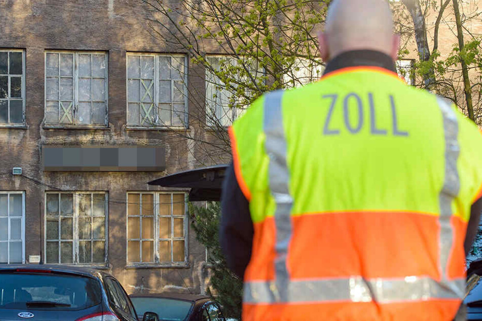 Der Zoll in Halle (Saale) zog zehn gefälschte Armbänder im Wert von 60.000 Euro aus dem Verkehr.
