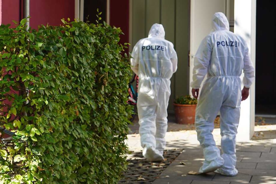 Die Spurensicherung nahm den Tatort unter die Lupe. (Symbolbild)