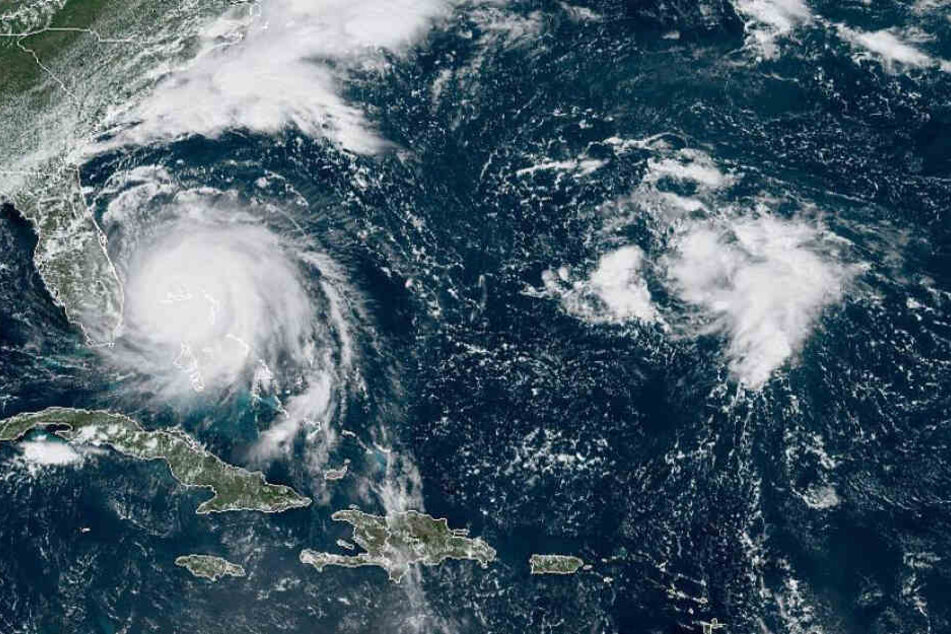 Bahamas, Nassau: Dieses von der "National Oceanic and Atmospheric Administration" zur Verfügung gestellte Satellitenbild zeigt am 02.09.2019 um 16:40 Uhr UTC zeigt den Hurrikan "Dorian"