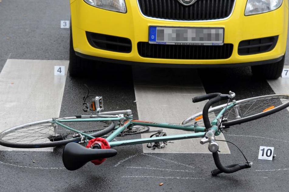 Der 12-Jährige wurde vom Fahrrad gerissen. (Symbolbild)