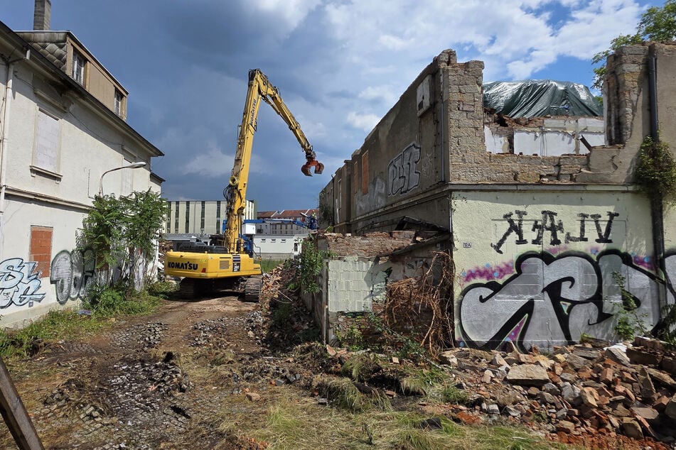 Dresden: Bagger sind schon vor Ort: Werden die Putzi-Villen komplett abgerissen?