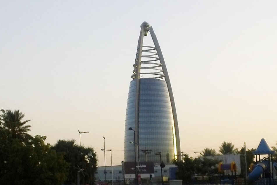 Der Turm war früher das Hauptquartier der staatlichen Ölgesellschaft.