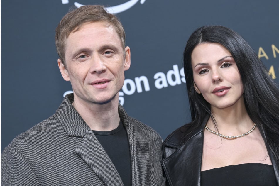 Weltuntergang? Kein Problem! Matthias Schweighöfer (44) und Ruby O. Fee (29) sind nach eigenem Bekunden optimal auf Notlagen vorbereitet.