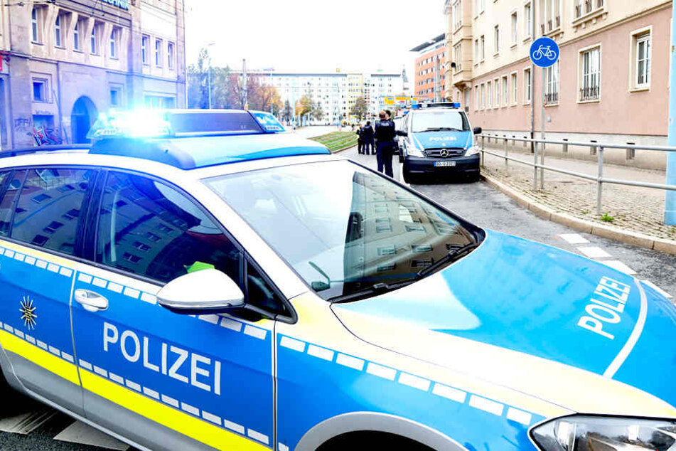 Der Polizei-Einsatz in der Chemnitzer Innenstadt dauert an.