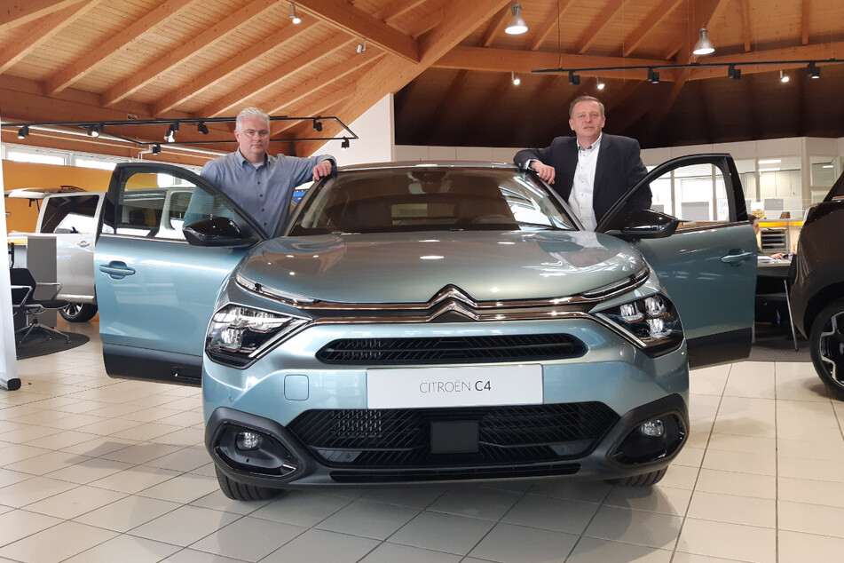 Die Verkaufsberater Hendrik Scheibe (links) und Dirk Thaler (rechts) kennen CITROËN in- und auswendig.